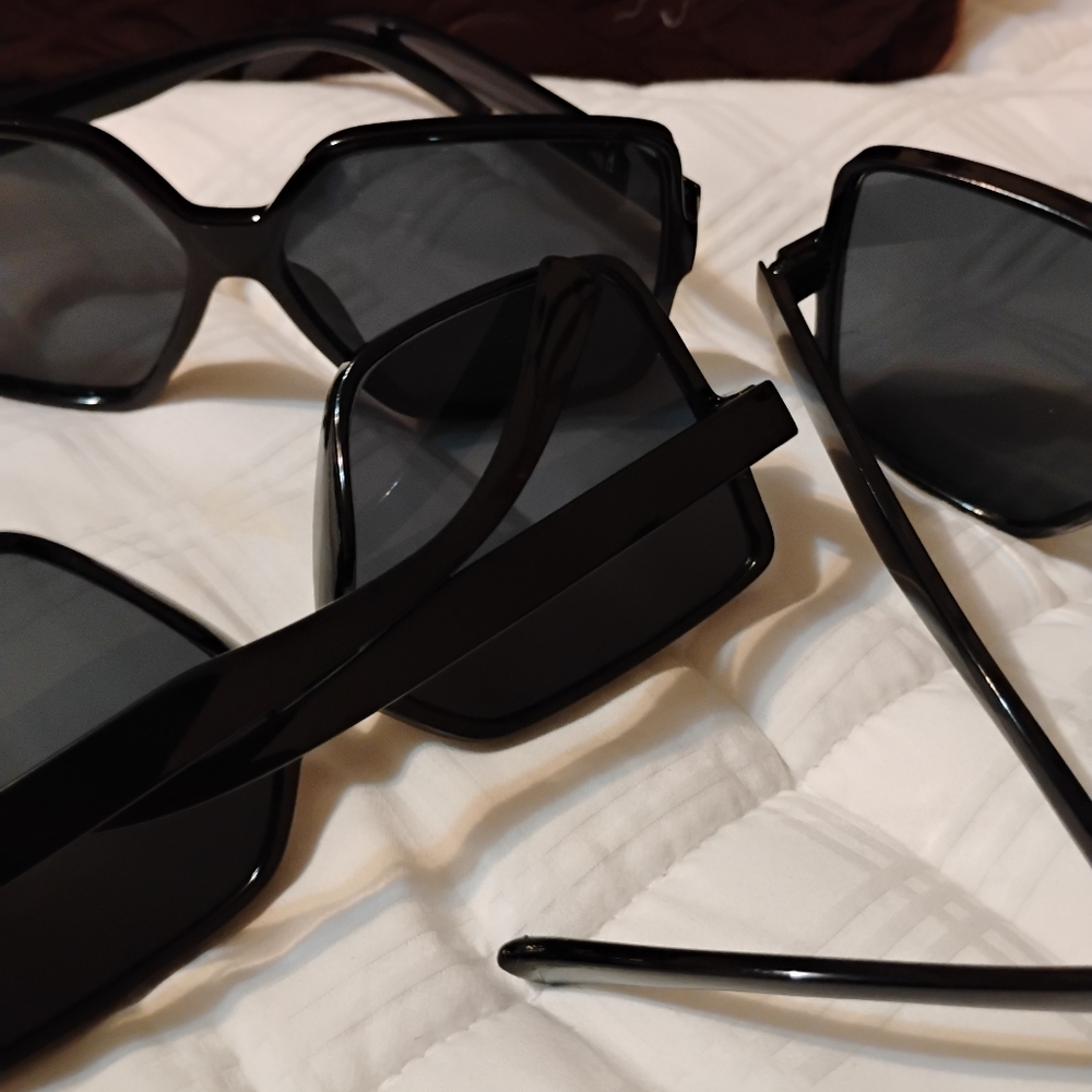Stylish Black Oversized Sunglasses - Picture 5 of 6